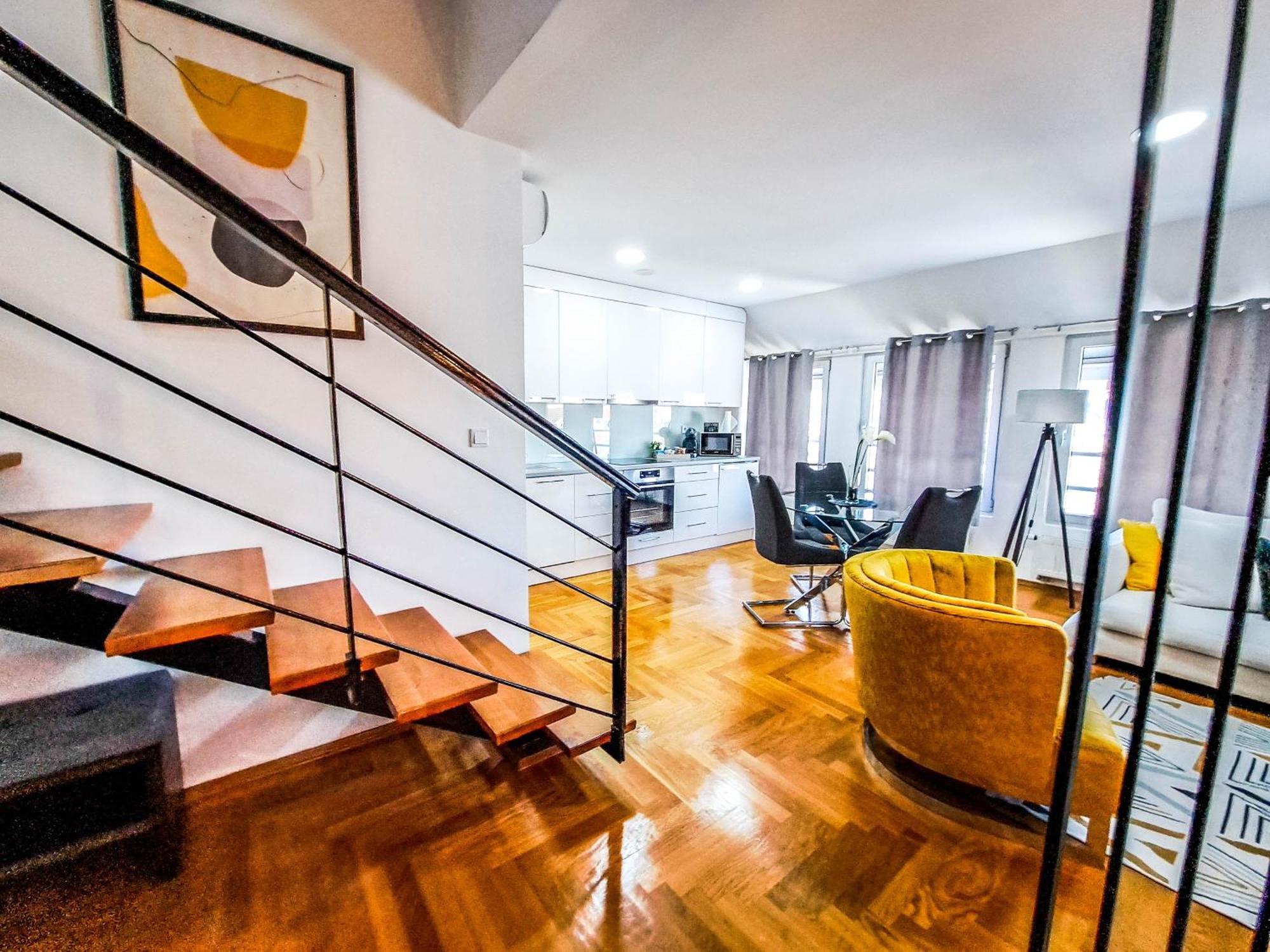 Lofty Apartman