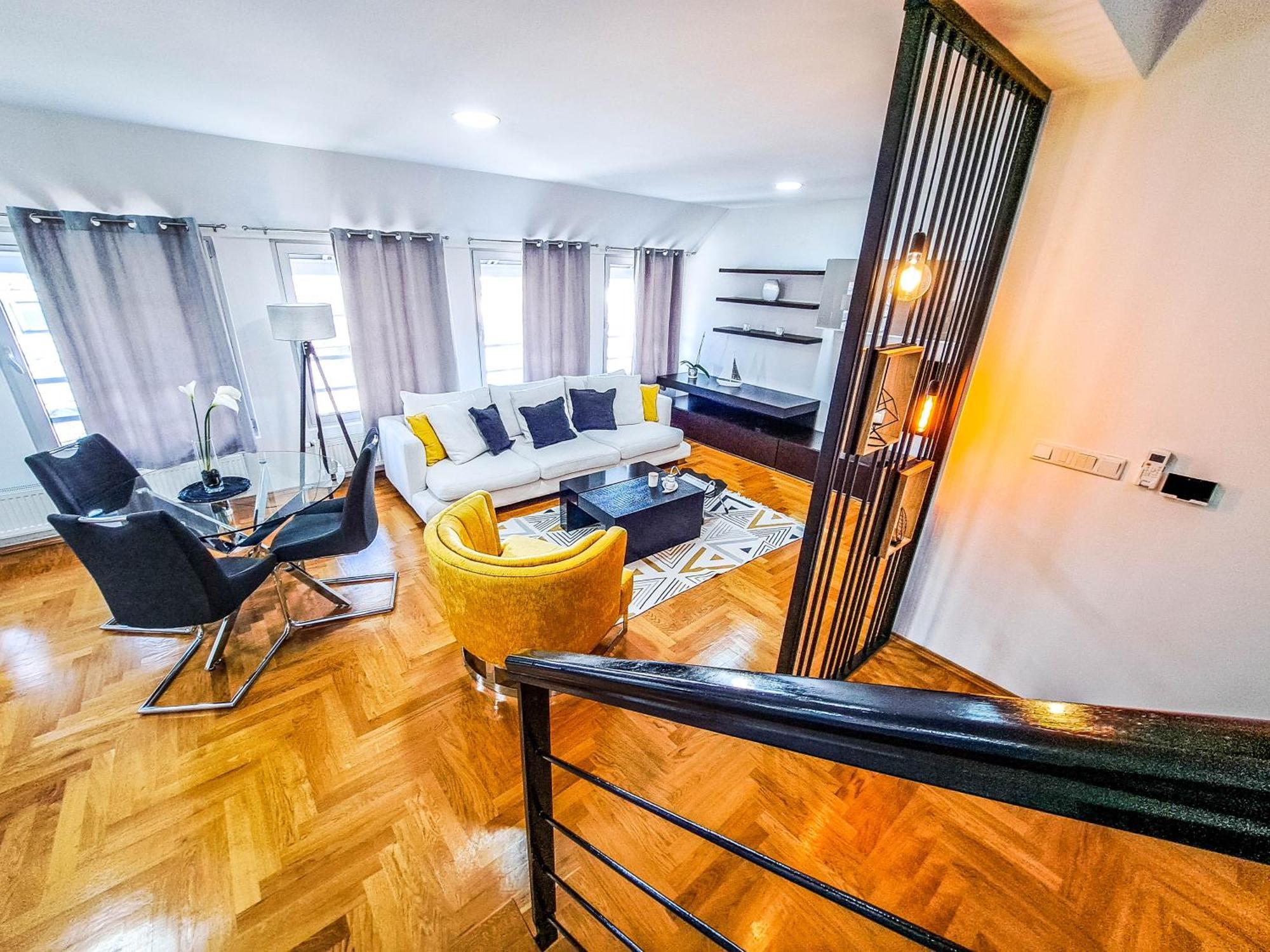 Lofty Apartman